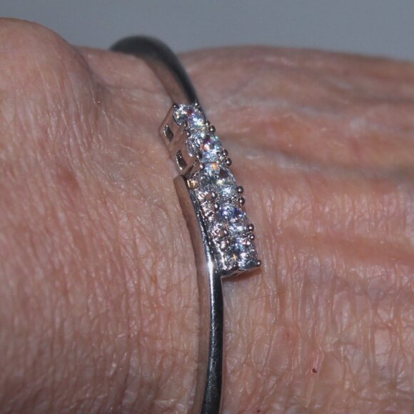 925 Sterling White Sparkling Topaz Locking Statement Believable Bangle Bracelet - Picture 1 of 5